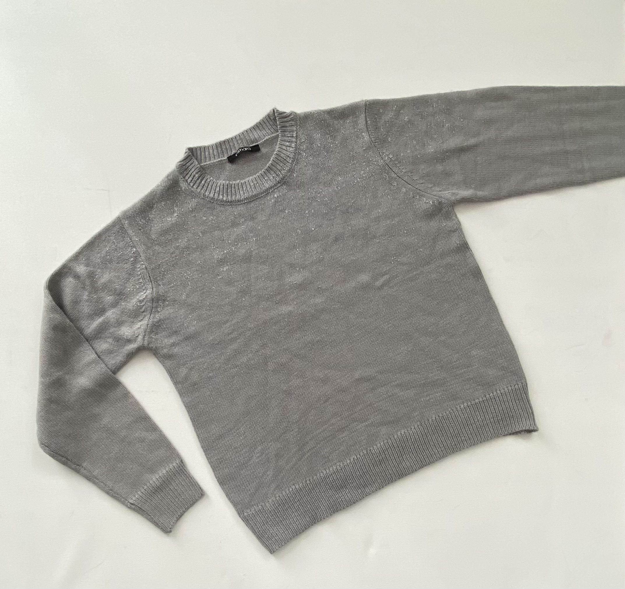 بافت زنانه وارداتی رنگ طوسی دارای شاین در قسمت سینه سایز اسمال برند ESMARA